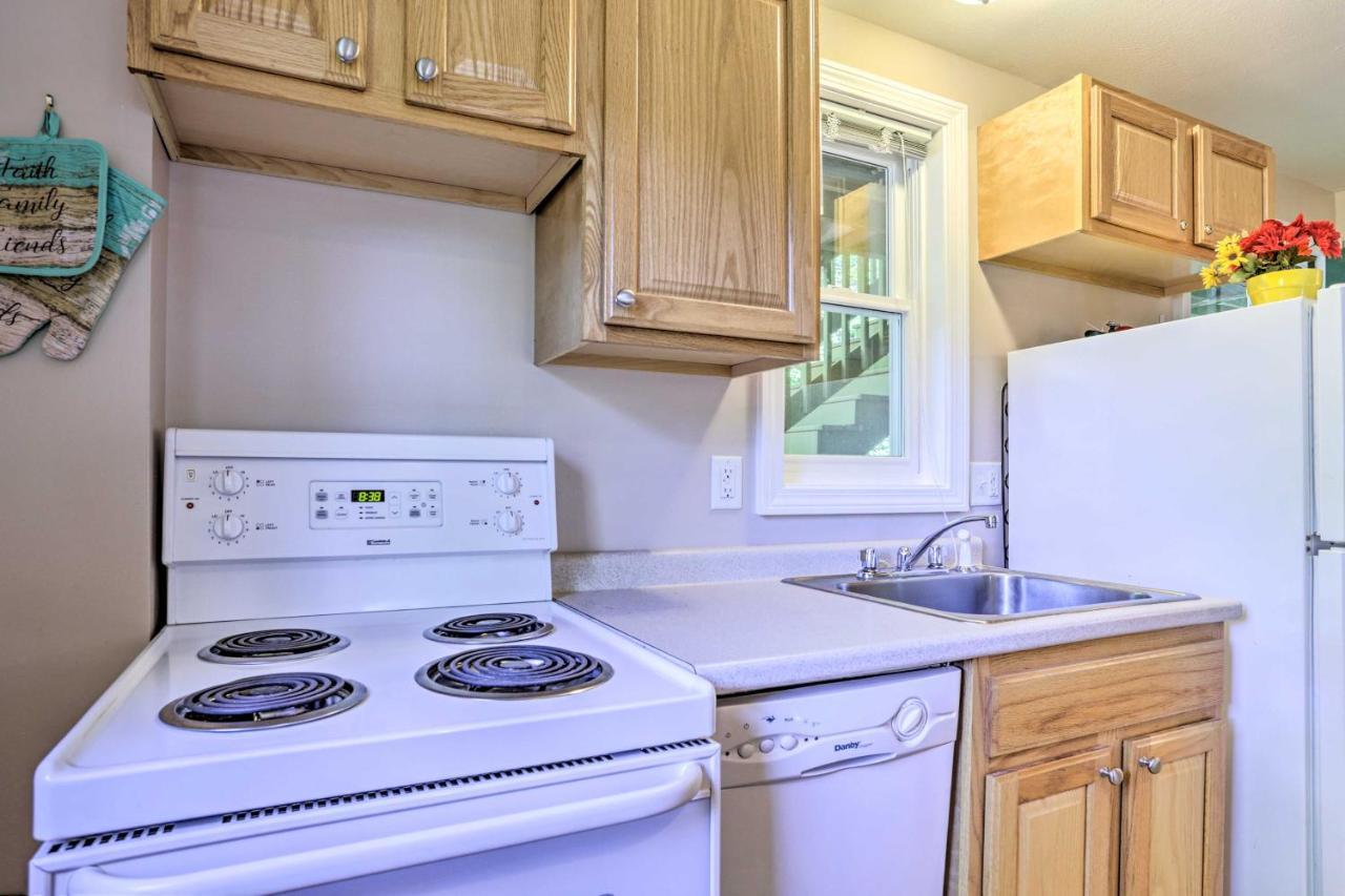 Lake Getaway Walk Across Street To Private Beach! Gilford Exterior photo