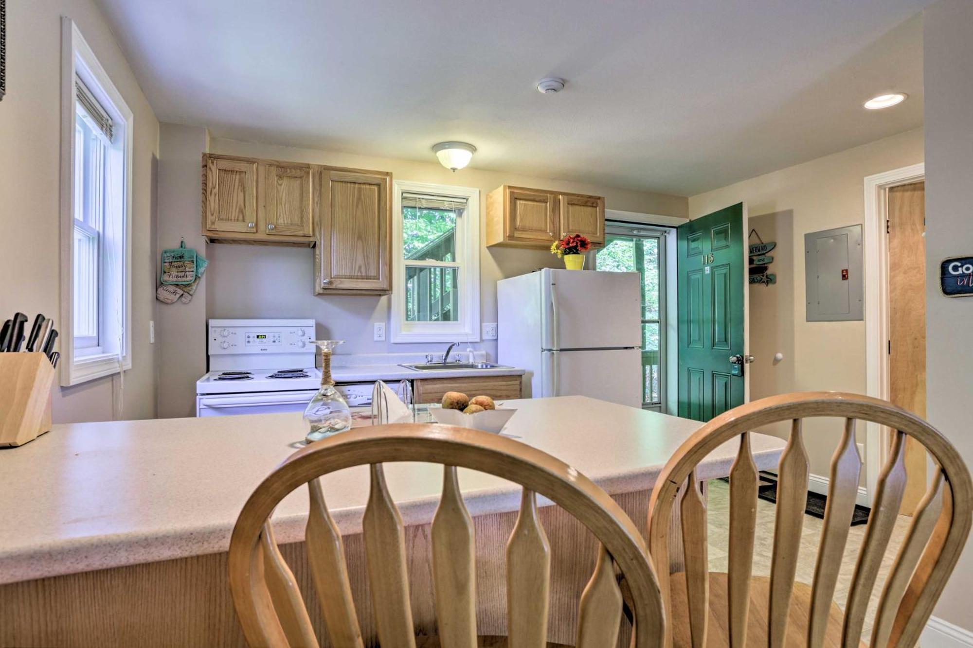 Lake Getaway Walk Across Street To Private Beach! Gilford Exterior photo